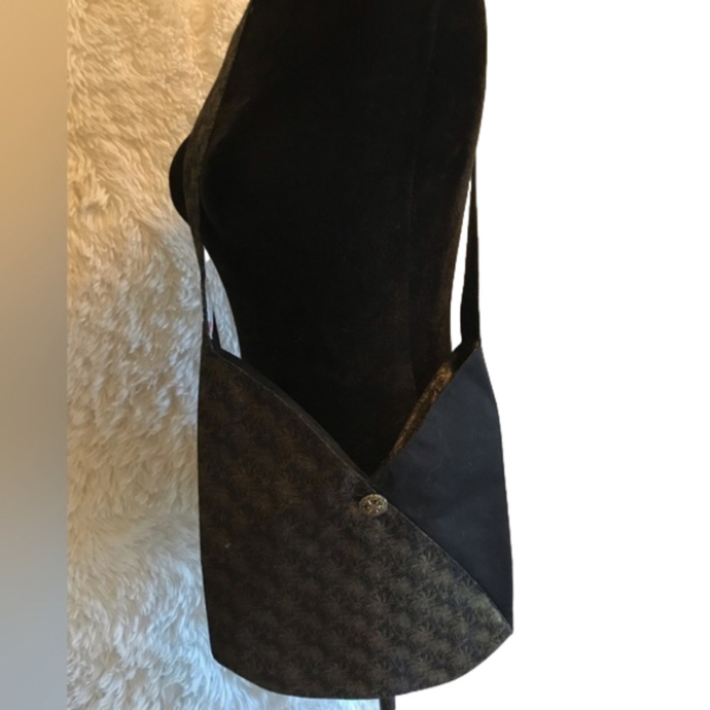 handmade women’s crossbody purse. Black and gold. New without tags.